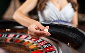 Tampilan layar mobile sports betting dengan berbagai pilihan permainan di platform bintangslot77